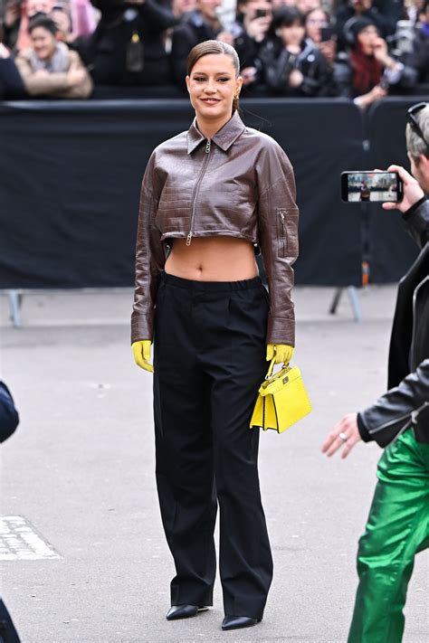 defile fendi 2005 2006 madame figaro|L’actrice Adèle Exarchopoulos au défilé Haute Couture Fendi.